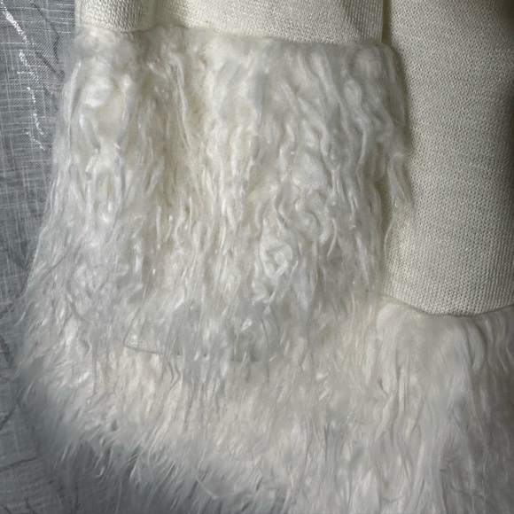 Mod|x Knit Long Sleeve Scoop Neck NWOT
Faux Fur, Trimmed Sweater Size  XS - Picture 6 of 7